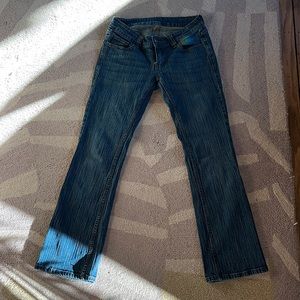 I’m selling these low waisted Brandy Melville stretchy Jeans.